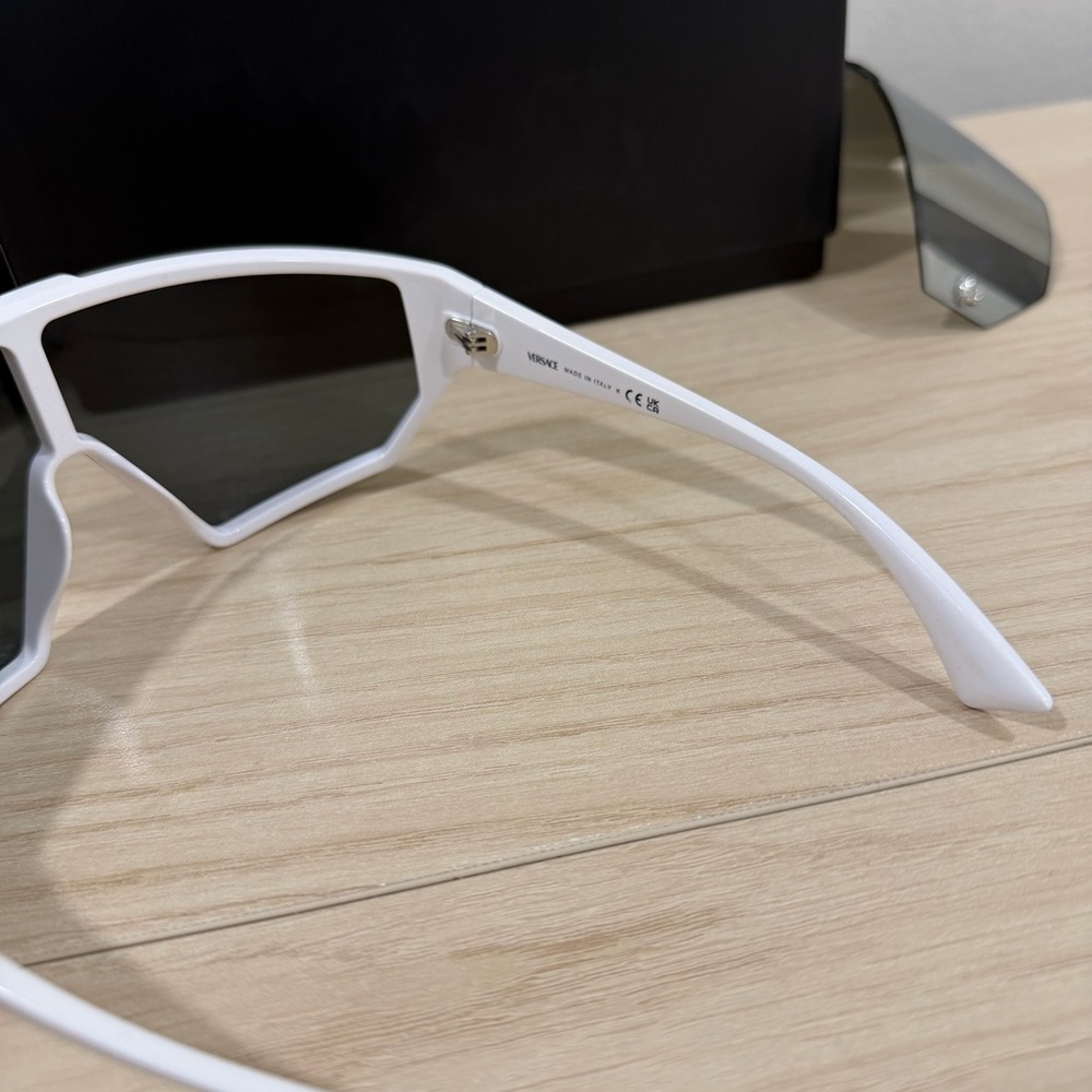 Versace Shield Shades Unisex Sunglasses, VE4461 White - Picture 5 of 7